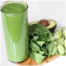 How to prepare the spinach smoothie recipe with apple and avocado?